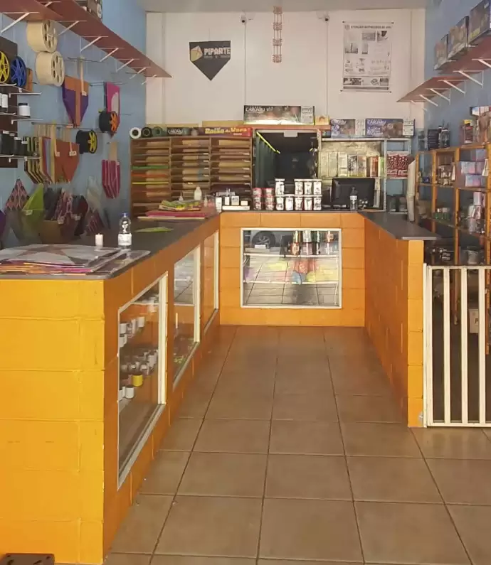 Piparte Pipas e Fogos pipas, fogos, raias, foguete, rojão, fumaça, candelas, carretilhas, bombas, fitas, latas, linhas, porta linhas, tiros, tortas, seda