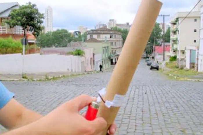 pipas, fogos, raias, foguete, rojão, fumaça, candelas, carretilhas, bombas, fitas, latas, linhas, porta linhas, tiros, tortas, seda